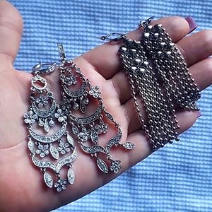 💥Two pair boutique dangle earrings💥